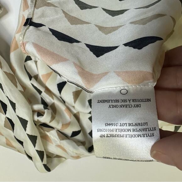 Theory Women’s Geometric Print Button-Down Shirt Size M - Picture 11 of 11